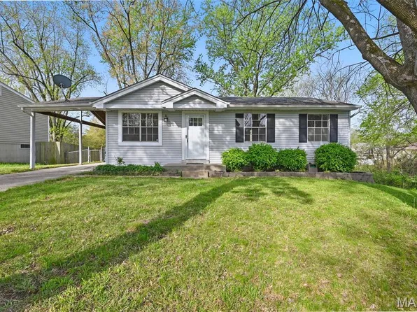 1345 Saint Gregory Ln, Saint Charles, MO 63304