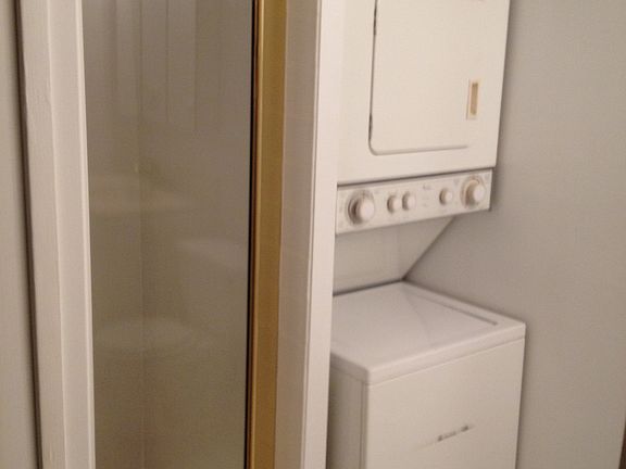 master bath, washer & dryer in unit