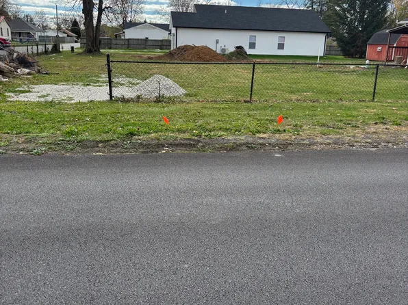 879 E Gray St, Martinsville, IN 46151