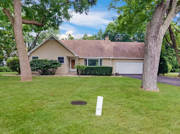 19 Hawley Ct, Grayslake, IL 60030