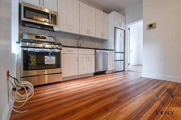 Rented by ERNY LLC | media 11