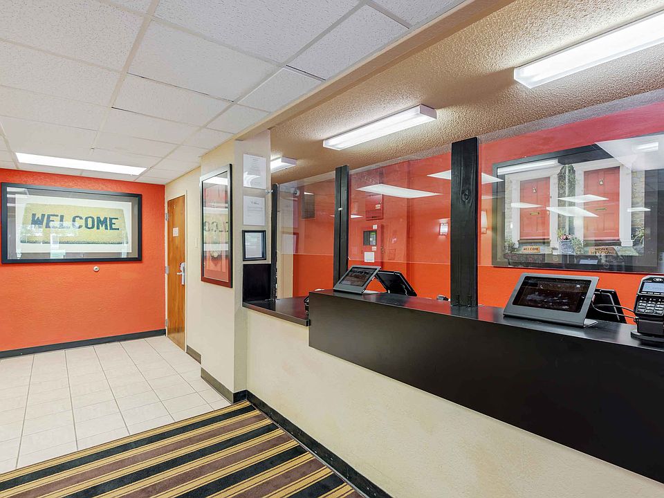 Lobby and Guest Check-in