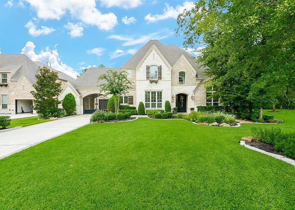 1st image of 110 N Silver Manor Cir