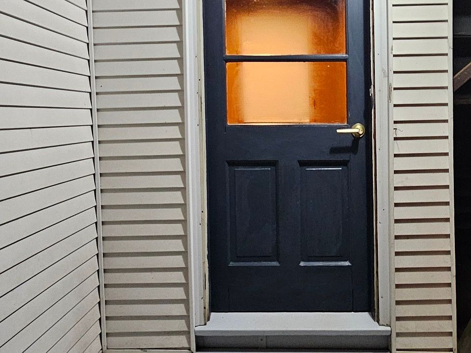 Door into mudroom