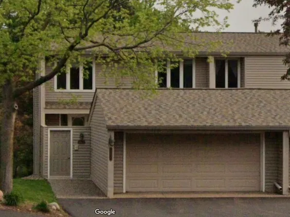 463 County Road C W, Roseville, MN 55113