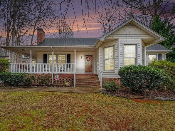 108 Weaver St, Randleman, NC 27317