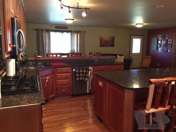2nd image of 221 Honeymoon St