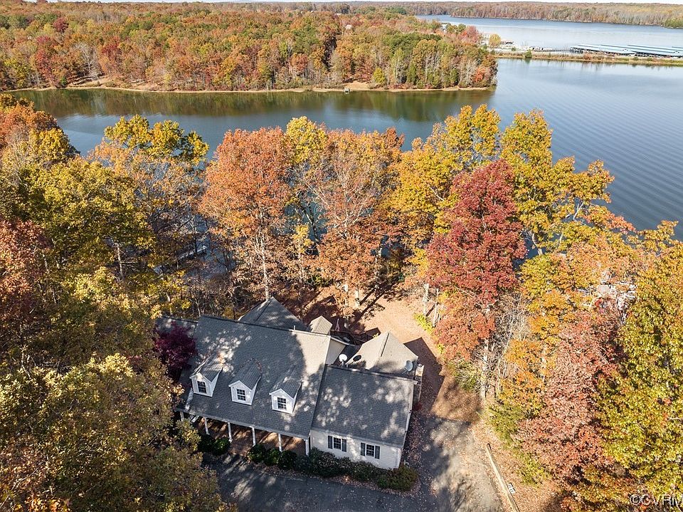 1st image of 8 Grandview Dr