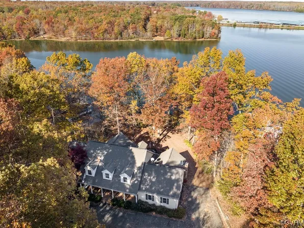 8 Grandview Dr, Mineral, VA 23117