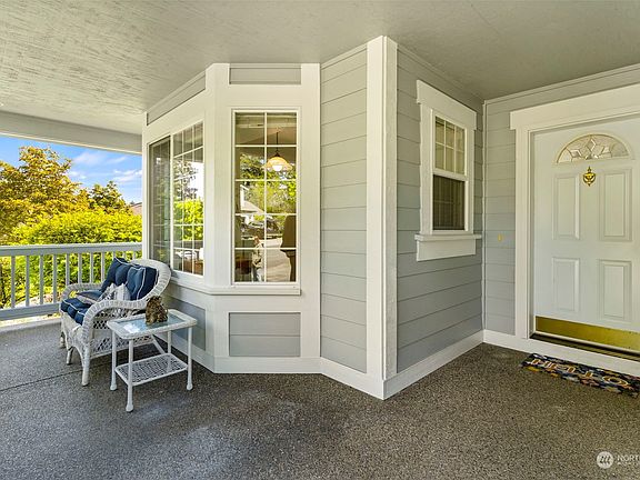 3rd image of 1225 Georgetowne Drive NE