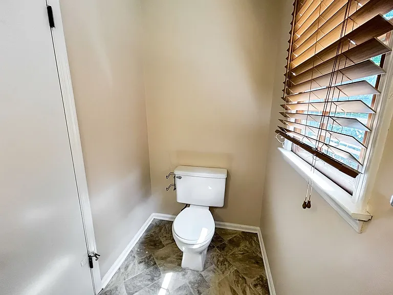 2491 Annandale Dr — Photo 14