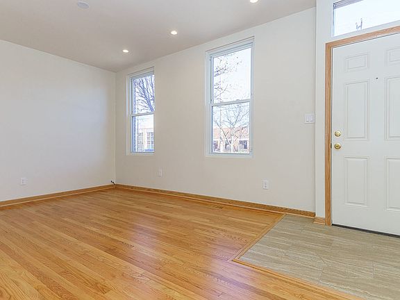 4th image of 624 S Oakley Blvd