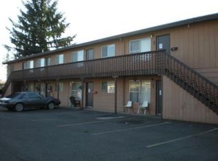 1060 W 12th St APT 2, Coquille, OR 97423
