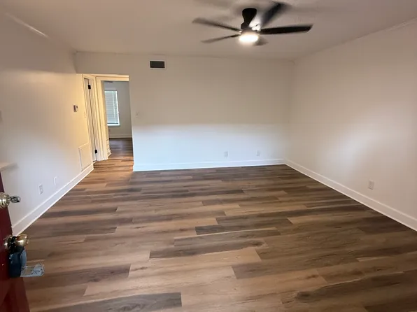 3820 Country Club Rd APT E, Winston Salem, NC 27104