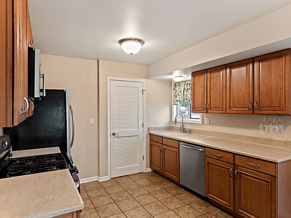4th image of 134 S Prospect Ave Unit A