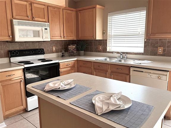4th image of 488 Winding Hollow Ave
