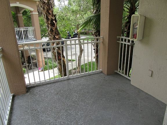 3rd image of 2731 SE 12th Pl Unit 206