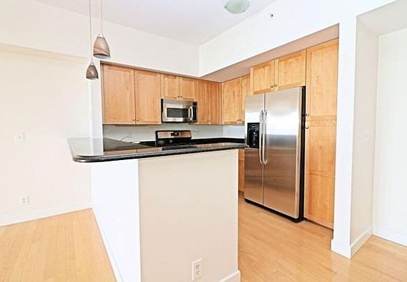 4th image of 550 Pleasant St Suite 309