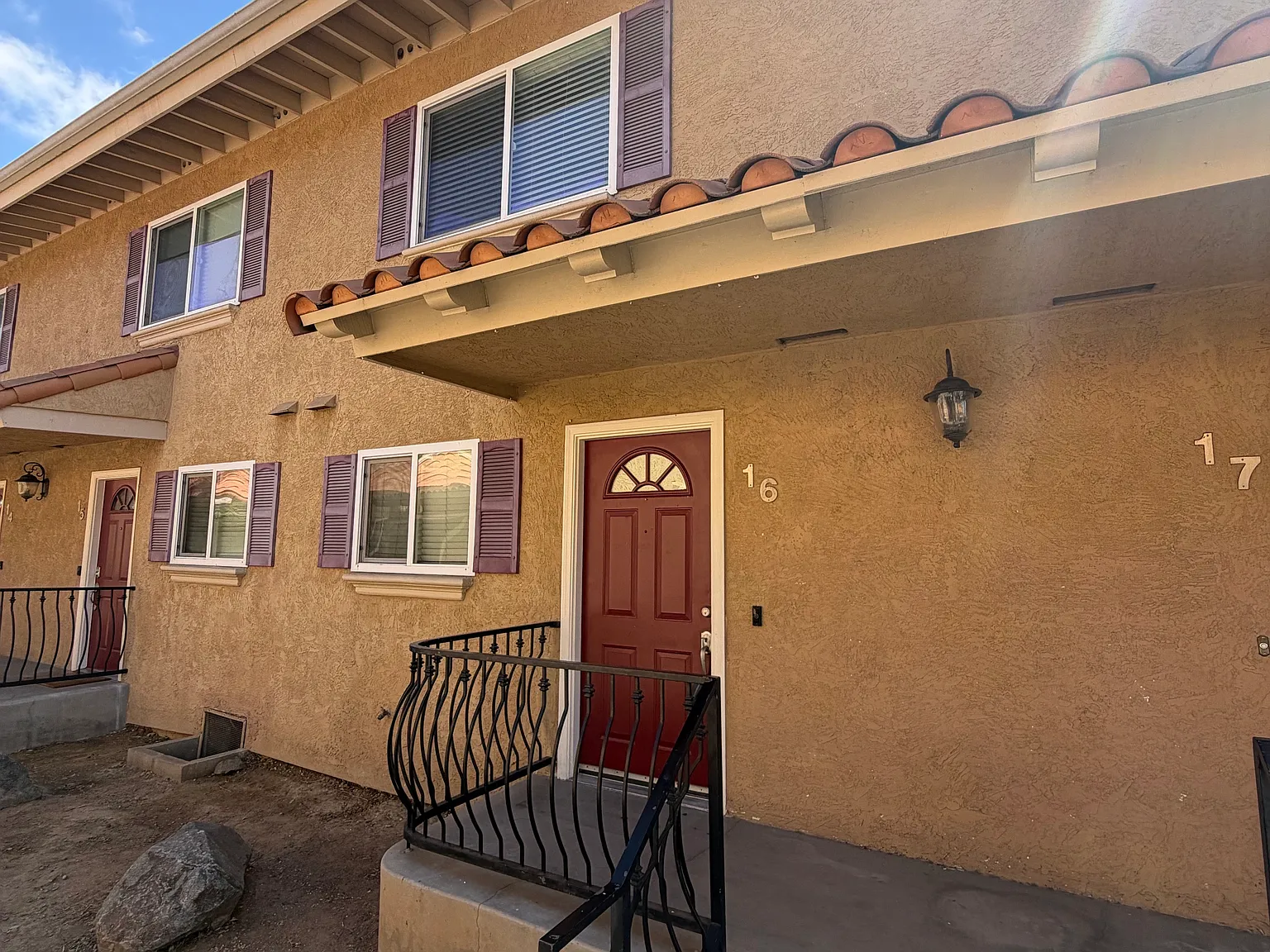 2 bed, 1.5 bath, 1051 sqft, $2,595 — Photo 2