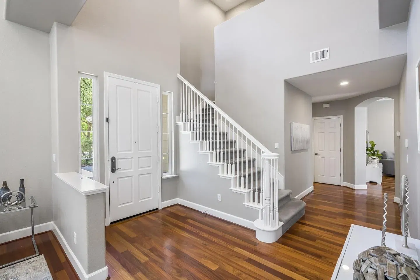 5 bed, 2571 sqft, $4,995 — Photo 3