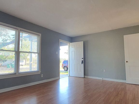 5th image of 1909 Juanita Ave