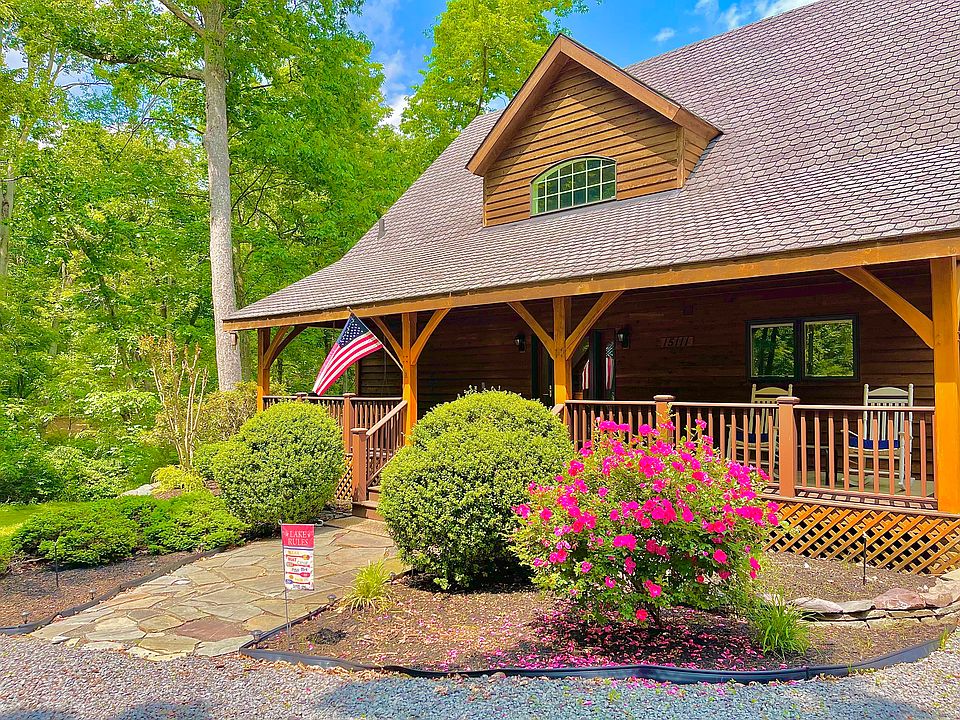 1st image of 15111 Parkwood Cir