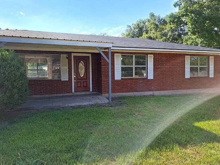 1047 N Preston St — Photo 2