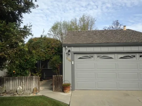 294 Ridgemark Dr, Hollister, CA 95023