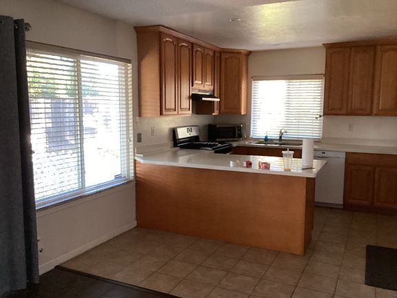 5th image of 3187 Ravenswood Way