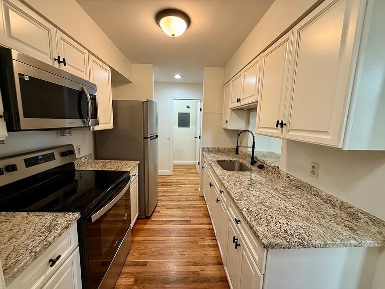 Israel Putnam Apartments — Photo 2