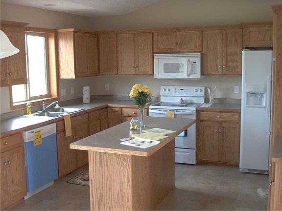 Full Kitchen with Island