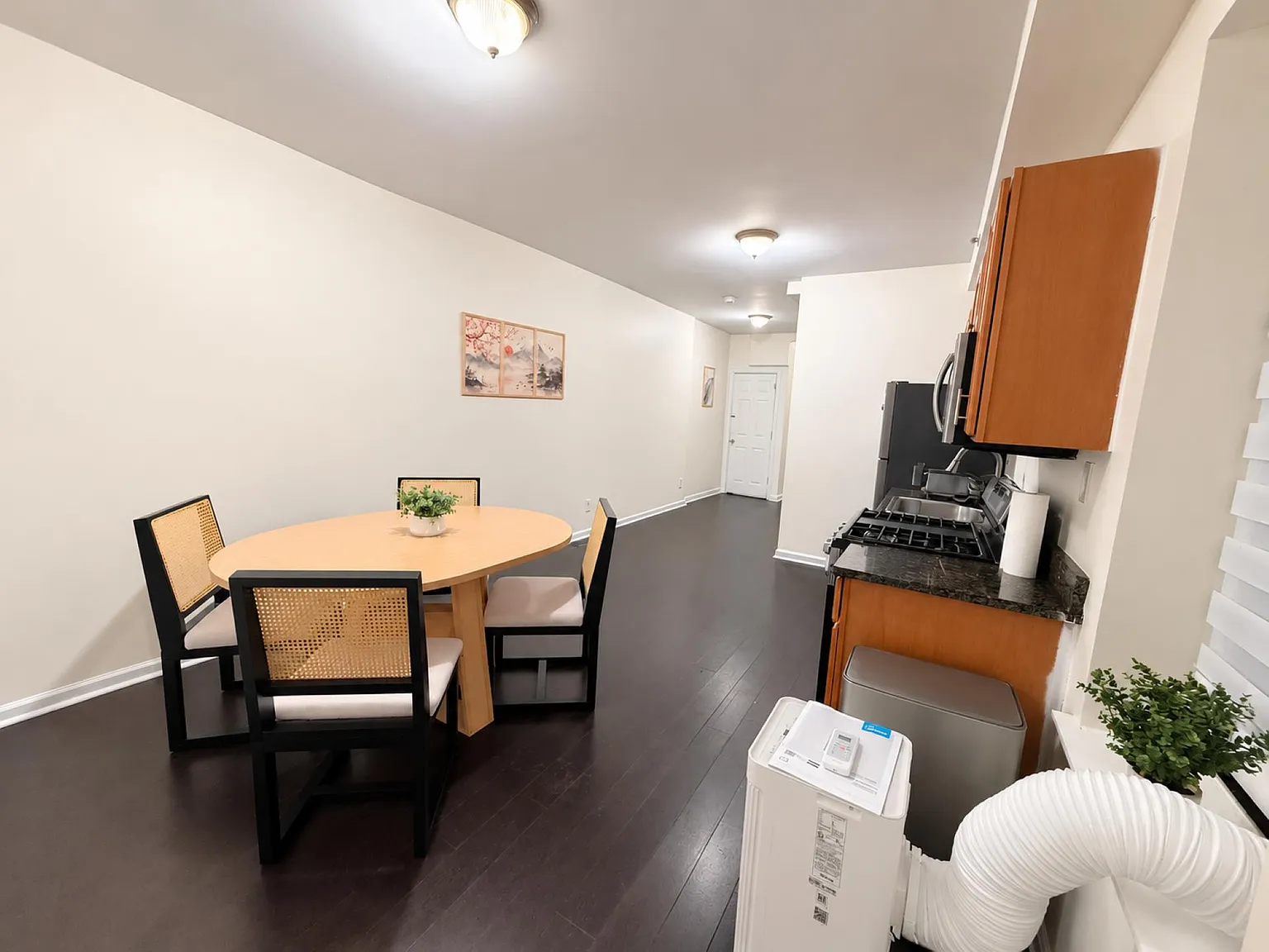 2 bed, 1.0 bath, 540 sqft, $923 — Photo 3
