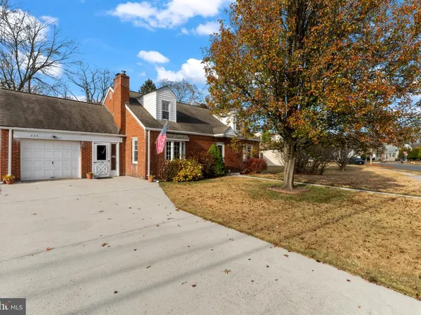 111 Norcross Cir, Hamilton, NJ 08619