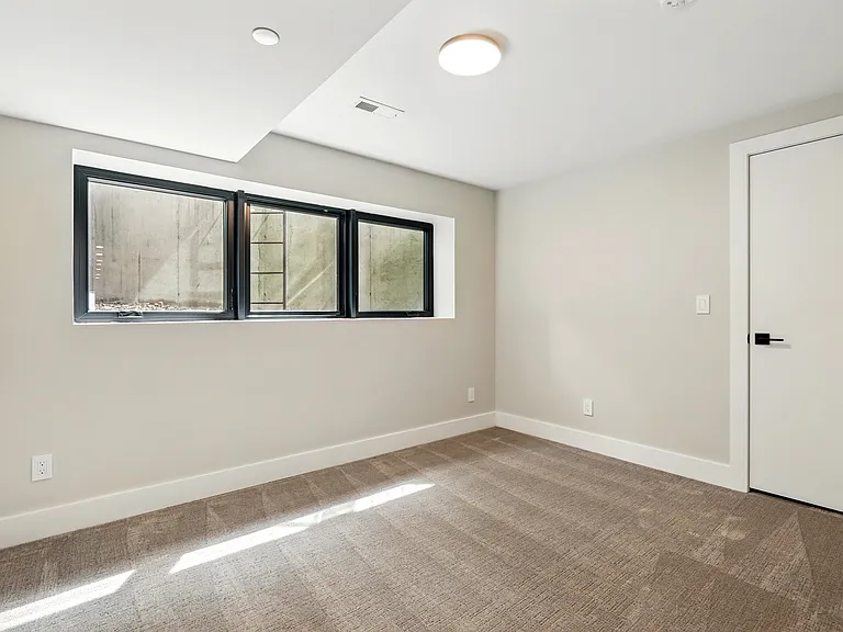 2860 Table Mesa Dr — Photo 42