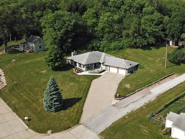 902 S Elm St, Weeping Water, NE 68463