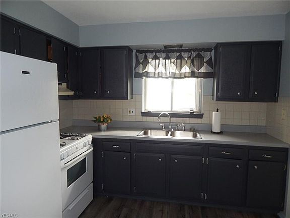 3rd image of 567 W Shore Blvd