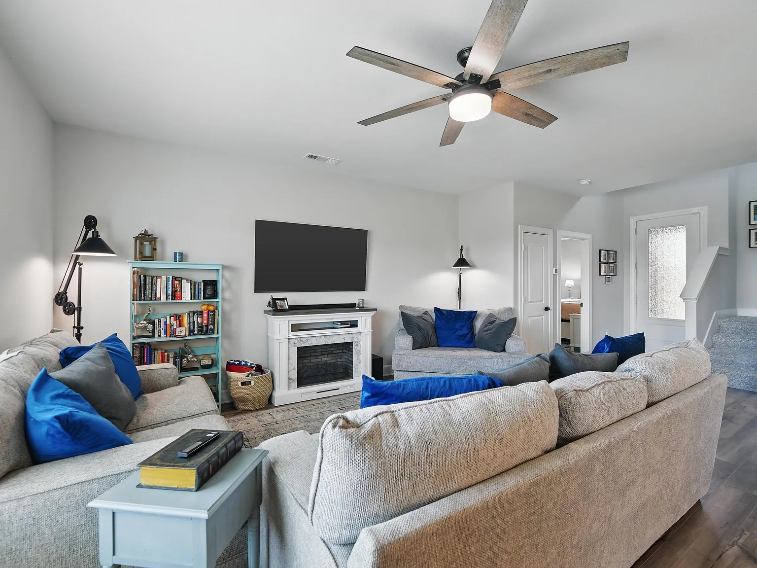 4 bed, 2.5 bath, 2258 sqft, $2,950 — Photo 4