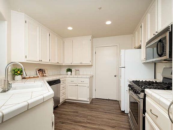 5th image of 565 Shoal Cir