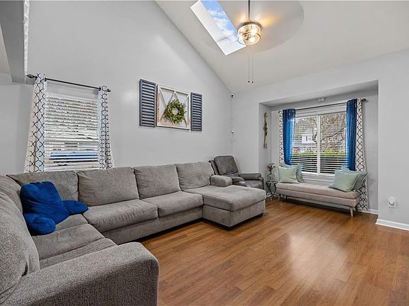 2nd image of 3 Travis Cir