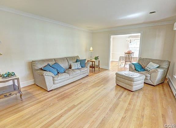 3rd image of 1405 W Monmouth Ct