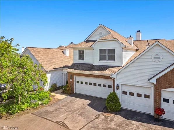 3757 E Lake Rd, Sheffield Lake, OH 44054