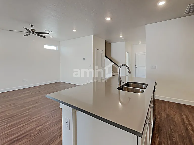 5064 Bellevue St — Photo 4