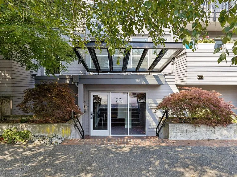 5901 Phinney Ave. N. #304