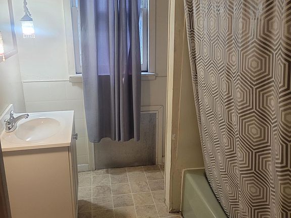 4th image of 1312 Linden St Floor 2