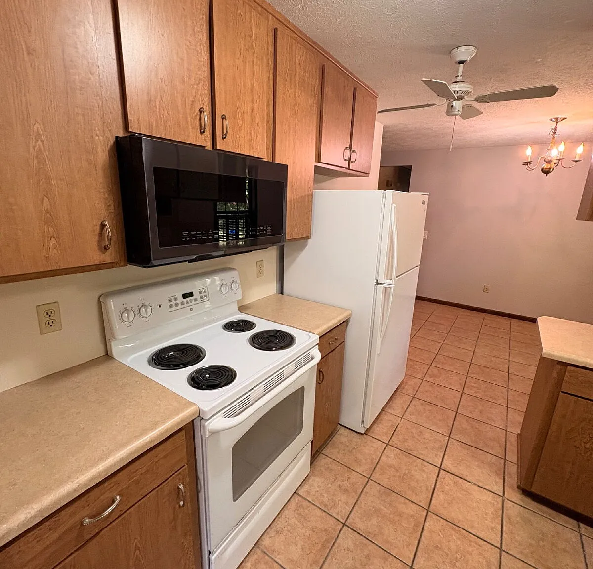 3 bed, 2.0 bath, 1623 sqft, $1,850 — Photo 4