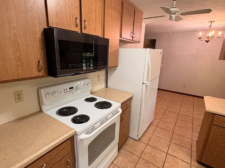 6329 Rolling Hills Dr — Photo 4