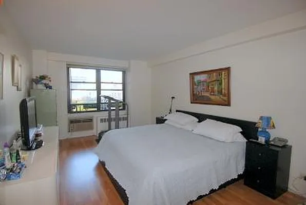 Sold by Corcoran | media 32