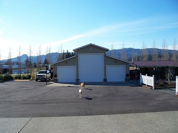 38X40 shop w/propain heat hot water w/rv parking and dog kennel/boat storeage