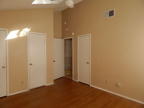 5th image of 8803 Pineridge Dr #B