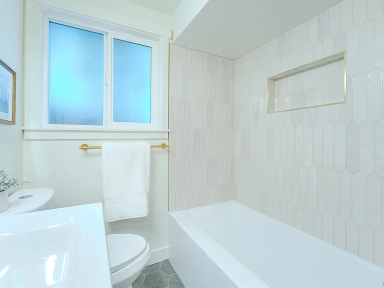 515 NE 123rd St — Photo 33